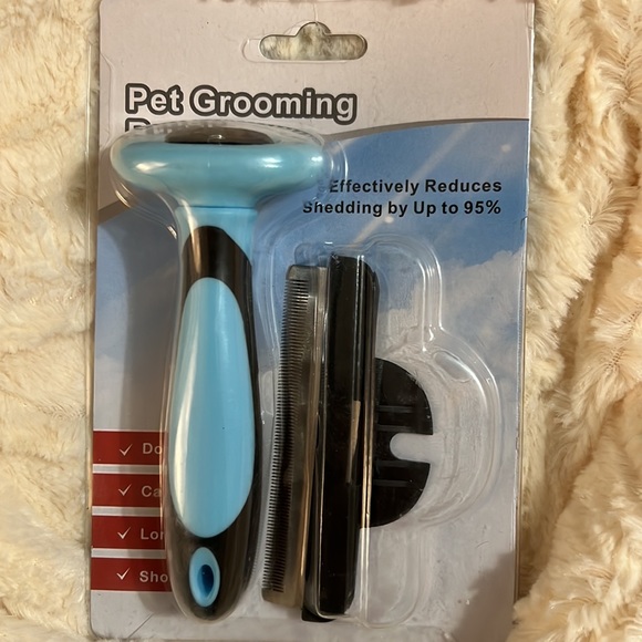 Pet Grooming Brush, Deshedding Tool for Dogs& Cats,Reduces Shedding by up to 95% - Picture 1 of 5